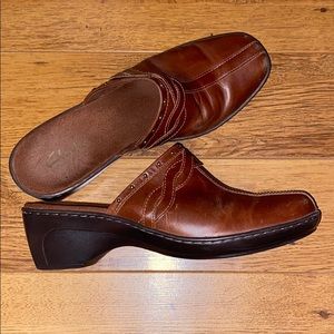 Clarks Brown Leather Clogs Size 11M ✨